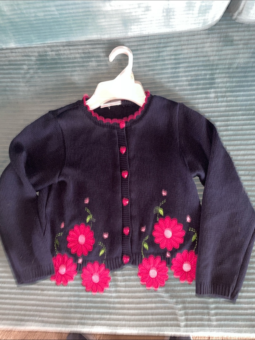 Bonnie Jean girls’ size 5 dark blue cardigan sweater w/pink daisies